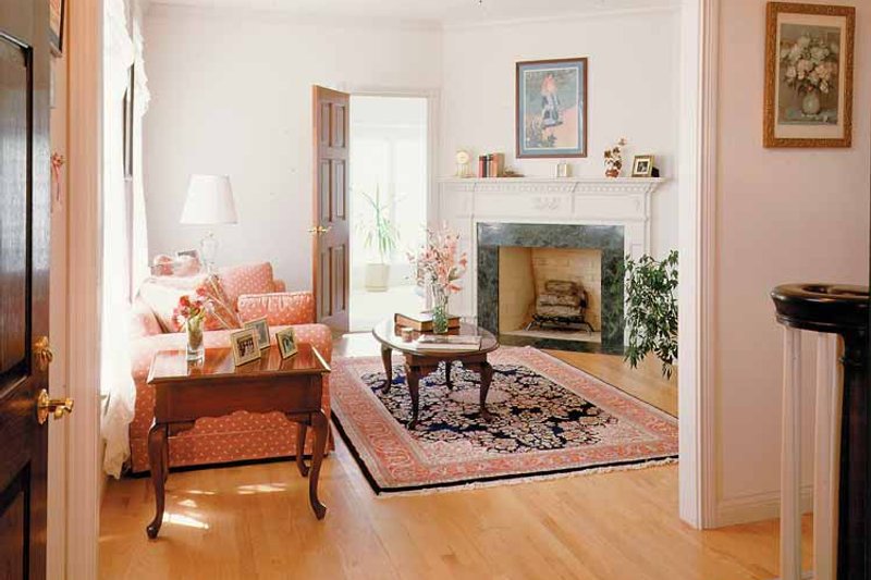 Home Plan - Interior - Family Room for Classical House Plan #72-684 - 5 bed, 3.5 bath