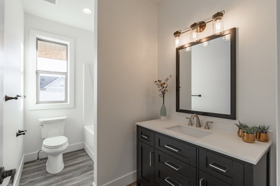 Interior - Bathroom for Craftsman House Plan #1070-52 - 3 bed, 2 bath