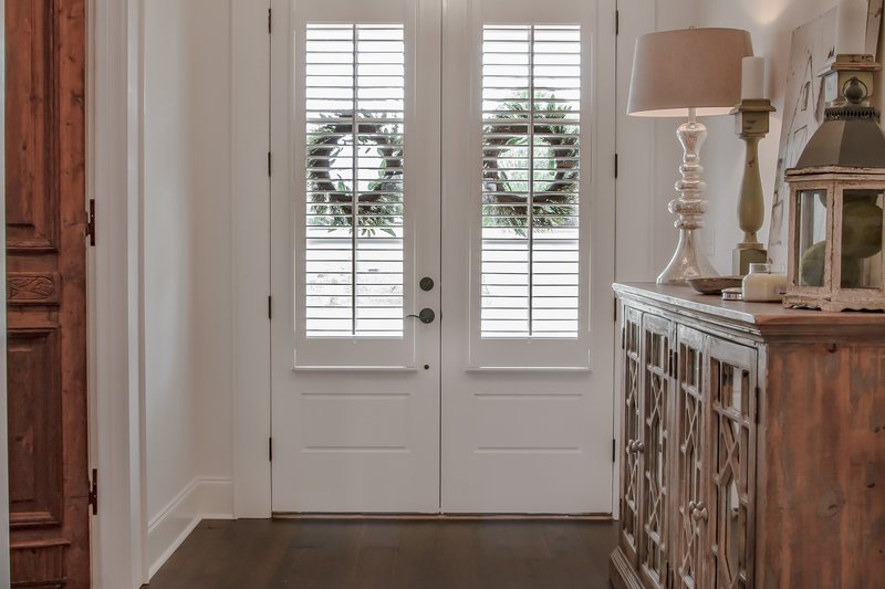 Dream House Plan - Interior - Entry for European House Plan #430-192 - 3 bed, 2 bath