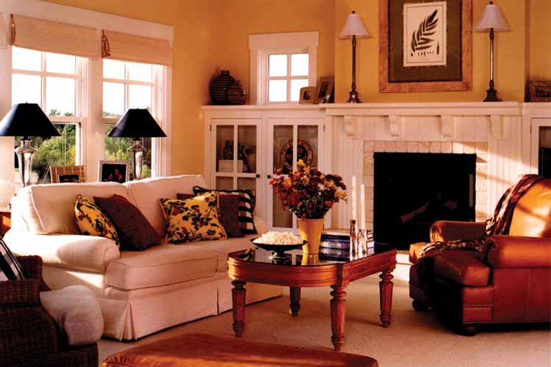 Dream House Plan - Interior - Family Room for Traditional House Plan #928-46 - 4 bed, 3.5 bath