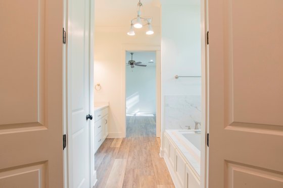 Interior - Master Bathroom 2 for Cottage House Plan #430-117 - 4 bed, 2.5 bath