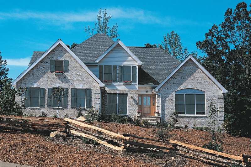 Traditional Style House Plan - 4 Beds 3.5 Baths 2597 Sq/Ft Plan #57-122