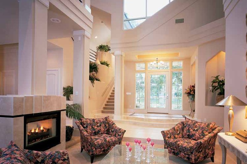 Dream House Plan - Interior - Family Room for Contemporary House Plan #1039-4 - 4 bed, 4.5 bath