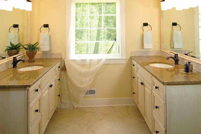 Home Plan - Interior - Master Bathroom for European House Plan #928-28 - 4 bed, 4.5 bath