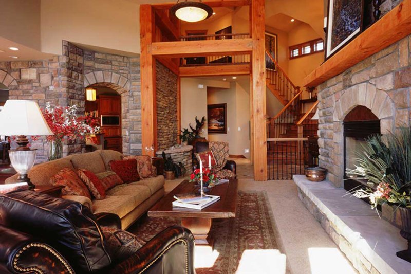 House Design - Interior - Family Room 1 for Craftsman House Plan #942-16 - 5 bed, 6.5 bath