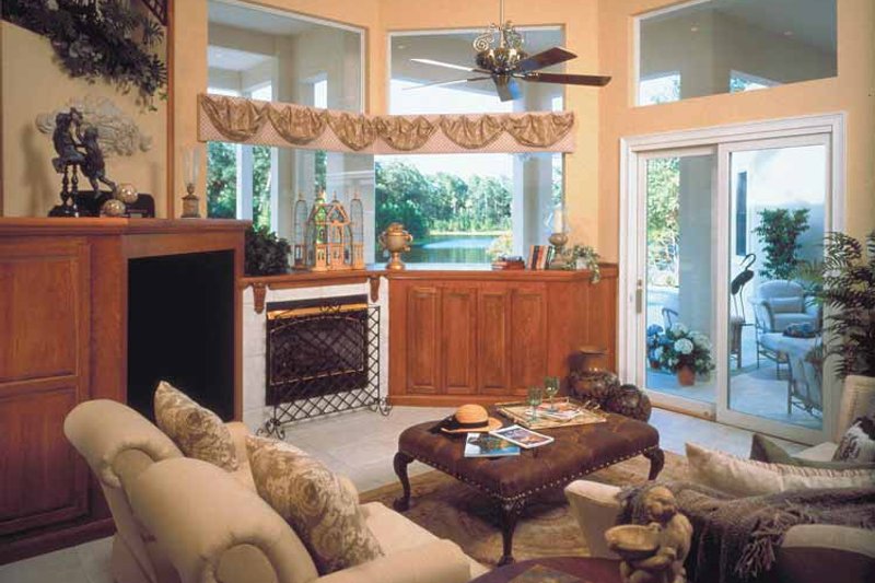 Home Plan - Interior - Family Room for Colonial House Plan #417-666 - 5 bed, 4 bath