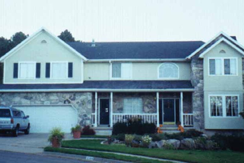 Home Plan - Country Exterior - Front Elevation Plan #945-48