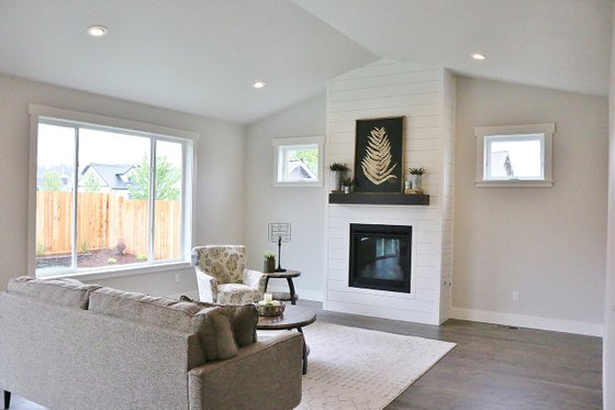 Interior - Family Room for Craftsman House Plan #1070-47 - 3 bed, 2 bath