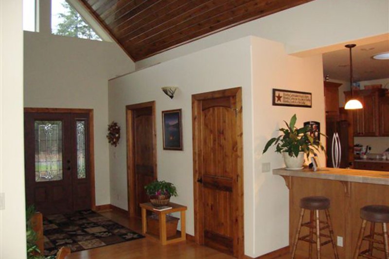 Dream House Plan - Interior - Entry 1 for Contemporary House Plan #117-849 - 3 bed, 2.5 bath