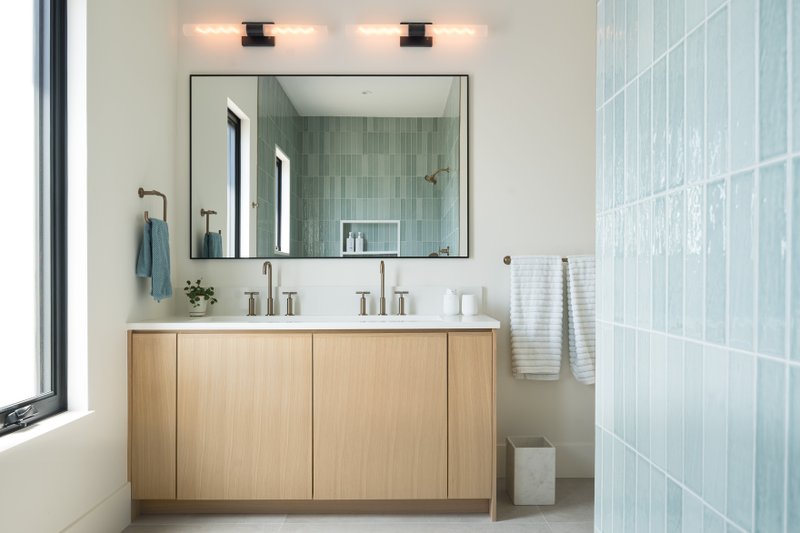 House Blueprint - Interior - Master Bathroom for Contemporary House Plan #1042-25 - 4 bed, 4 bath