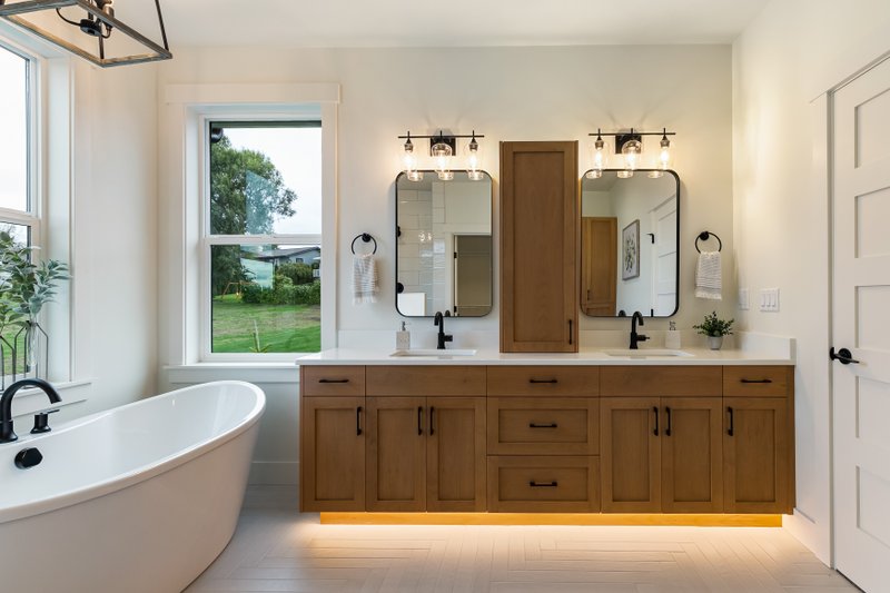 Dream House Plan - Interior - Master Bathroom for Craftsman House Plan #1070-43 - 4 bed, 2.5 bath