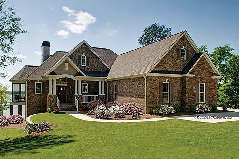 Dream House Plan - Traditional Exterior - Front Elevation Plan #929-910