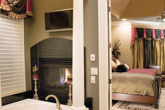 Interior - Master Bathroom for Traditional House Plan #927-11 - 5 bed, 4.5 bath