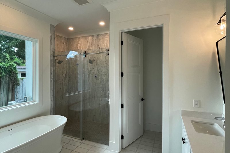 Home Plan - Interior - Master Bathroom 1 for Traditional House Plan #1058-218 - 4 bed, 4 bath