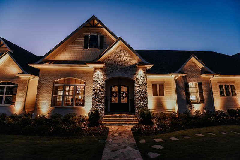 House Plan Design - Exterior - Covered Porch for Craftsman House Plan #437-96 - 4 bed, 4.5 bath
