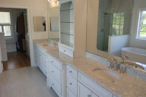 Interior - Master Bathroom for Southern House Plan #20-254 - 4 bed, 3.5 bath