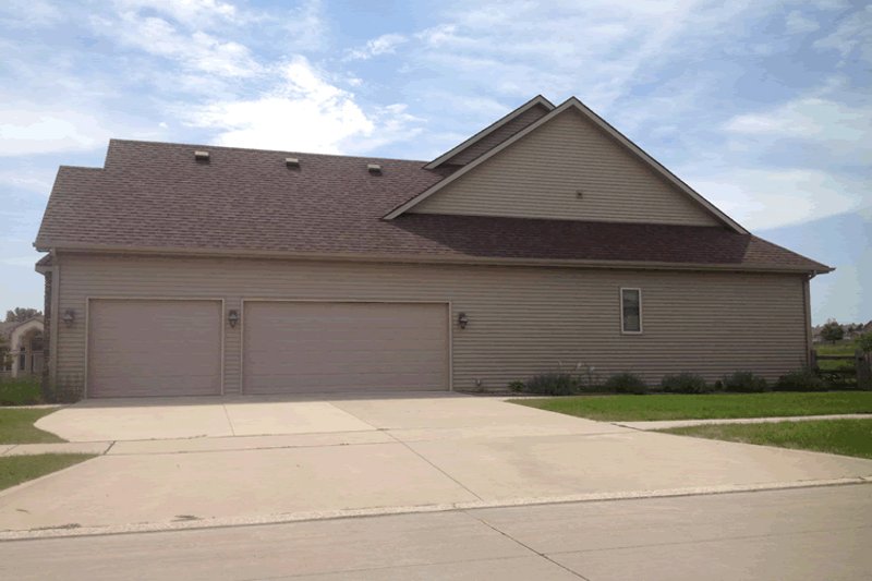 Architectural House Design - Photo 3 for European House Plan #20-1821 - 2 bed, 3 bath