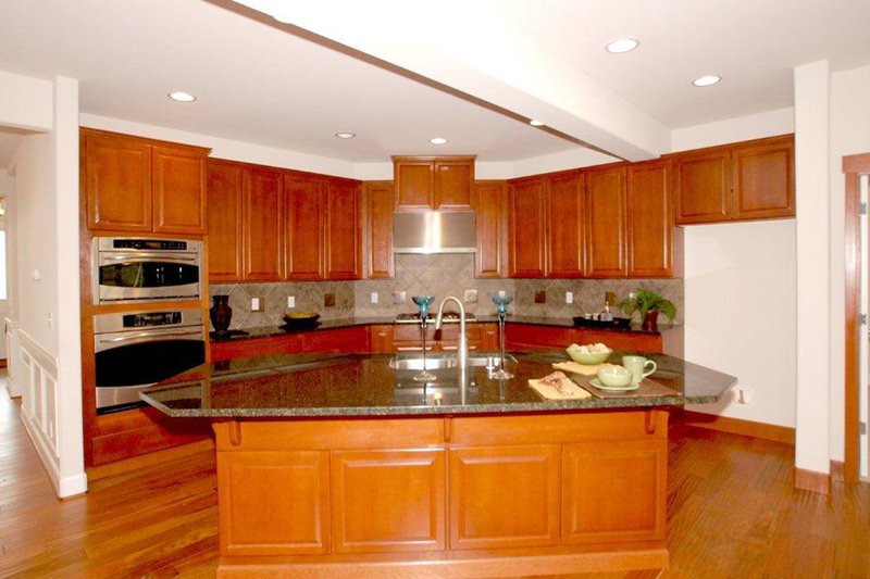 Architectural House Design - Photo 9 for Traditional House Plan #132-147 - 4 bed, 2.5 bath