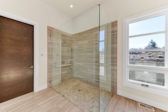 Interior - Master Bathroom 1 for Contemporary House Plan #892-30 - 4 bed, 4.5 bath