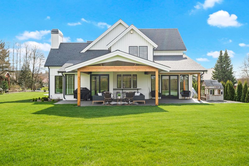 Farmhouse Style House Plan - 4 Beds 3.5 Baths 3514 Sq/Ft Plan #1070-113 Photo