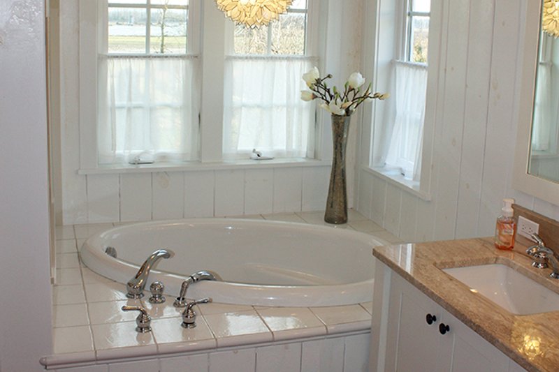 House Blueprint - Interior - Master Bathroom for European House Plan #1070-6 - 5 bed, 4 bath