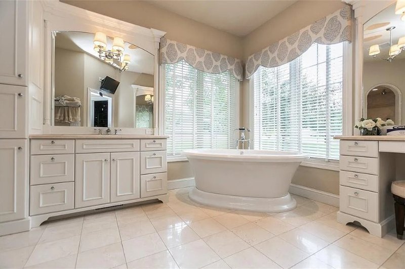 Home Plan - Interior - Master Bathroom for Ranch House Plan #70-1555 - 3 bed, 5.5 bath