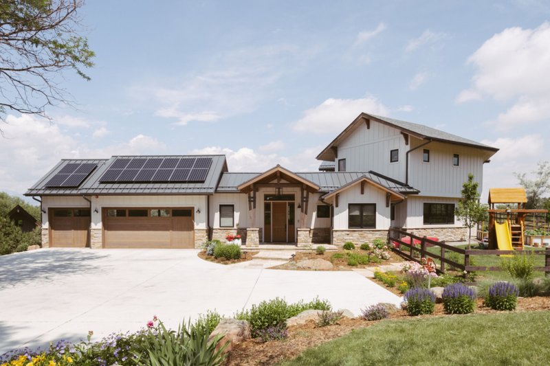 Farmhouse Style House Plan - 5 Beds 5 Baths 4319 Sq/Ft Plan #1042-22