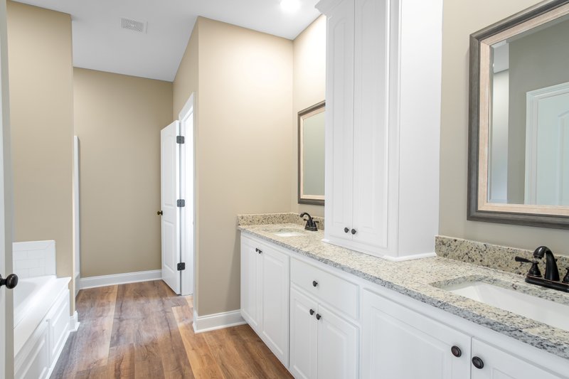 Home Plan - Interior - Master Bathroom for Country House Plan #430-178 - 4 bed, 2 bath
