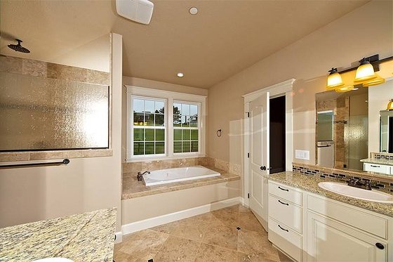 Master Bathroom - 2000 square foot Craftsman home