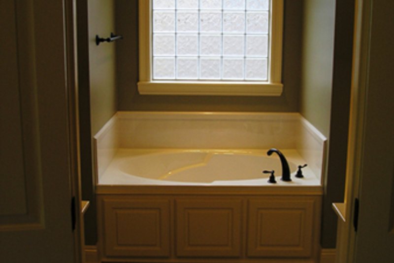 Dream House Plan - Interior - Master Bathroom 1 for European House Plan #430-52 - 3 bed, 2 bath