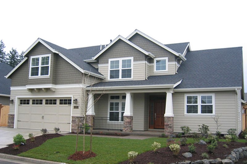 Dream House Plan - Craftsman Exterior - Front Elevation Plan #124-676