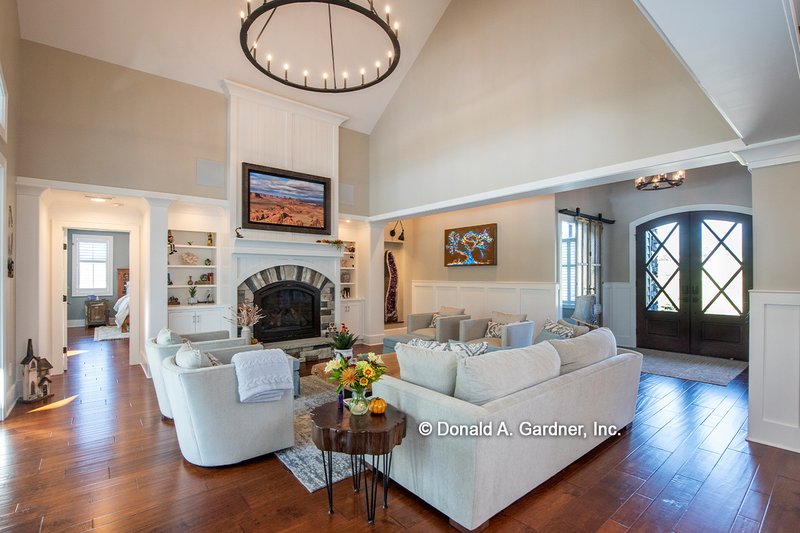 Dream House Plan - Interior - Family Room 1 for Traditional House Plan #929-1042 - 5 bed, 5 bath