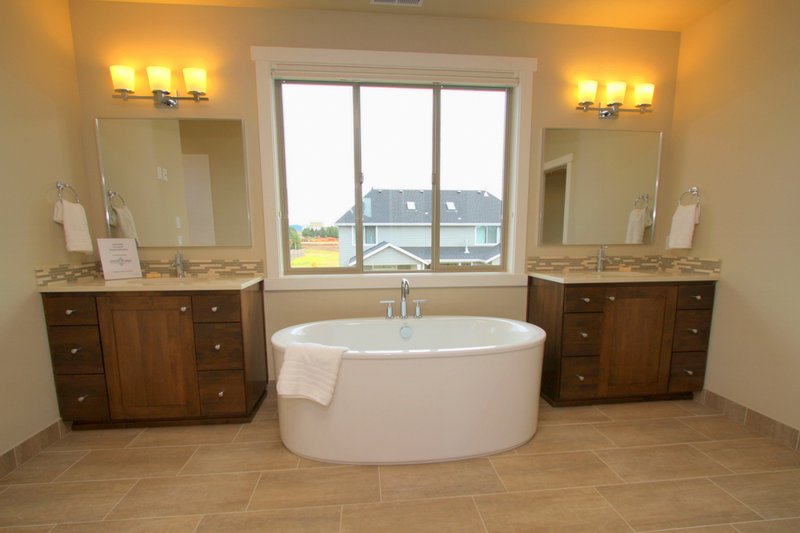 Dream House Plan - Interior - Master Bathroom for Prairie House Plan #124-969 - 4 bed, 3 bath