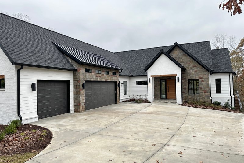 House Blueprint - Farmhouse Exterior - Front Elevation Plan #437-135