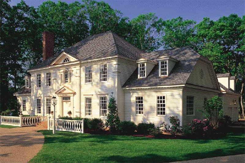 Colonial Style House Plan - 4 Beds 4 Baths 4204 Sq/Ft Plan #137-112