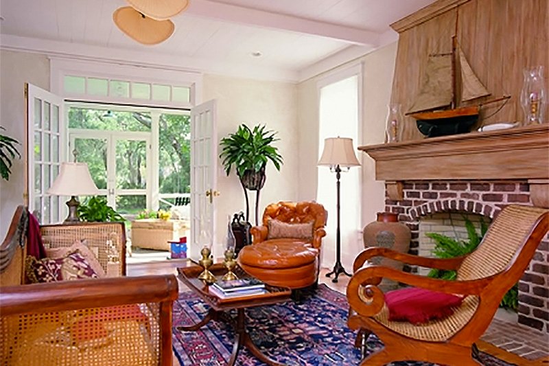 Home Plan - Interior - Family Room for Southern House Plan #137-165 - 3 bed, 2.5 bath