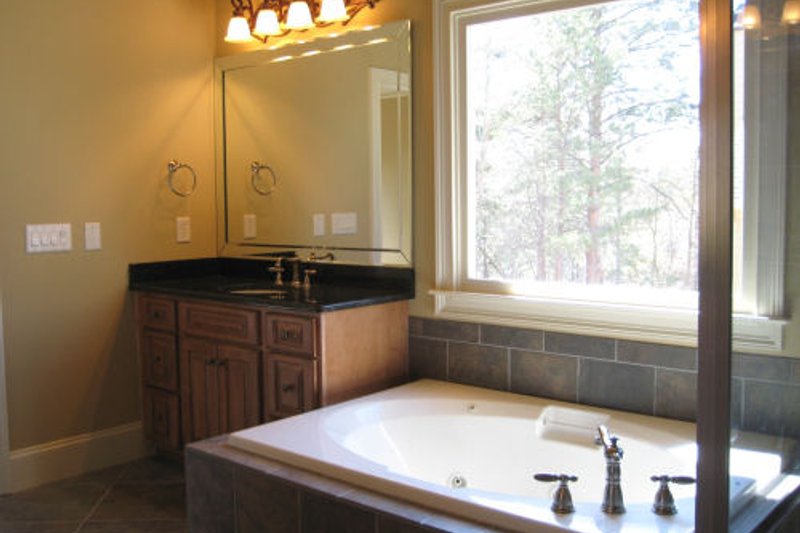 Home Plan - Interior - Master Bathroom for Traditional House Plan #437-38 - 4 bed, 3.5 bath