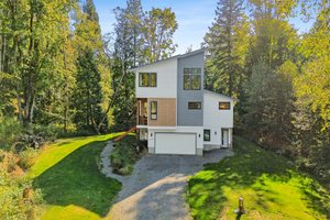 Contemporary Exterior - Front Elevation Plan #1070-62