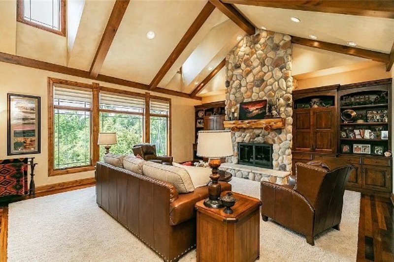 Home Plan - Interior - Family Room 2 for Cottage House Plan #70-1553 - 5 bed, 4.5 bath