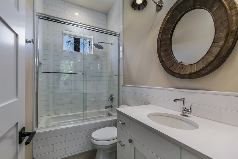 Architectural House Design - Interior - Bathroom for Contemporary House Plan #892-21 - 3 bed, 3.5 bath
