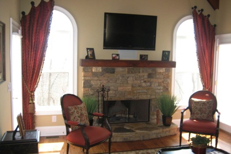 Dream House Plan - Photo 9 for Traditional House Plan #437-53 - 4 bed, 3 bath