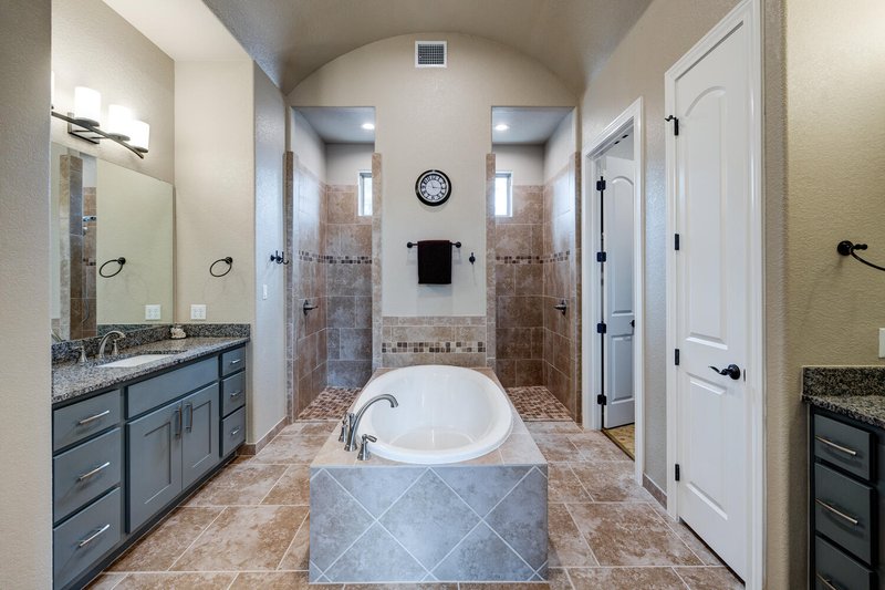 House Plan Design - Interior - Master Bathroom for Craftsman House Plan #54-473 - 4 bed, 4.5 bath
