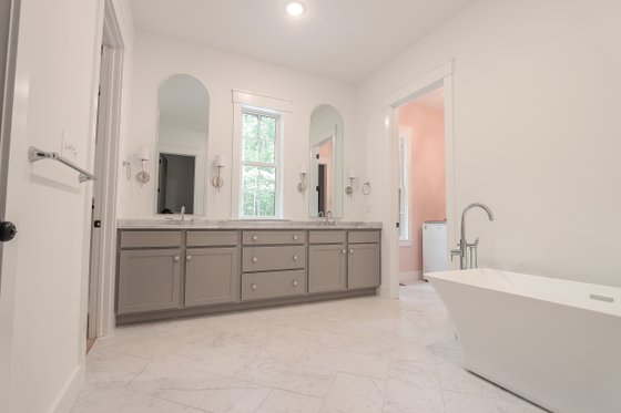 Interior - Master Bathroom for Traditional House Plan #1080-9 - 5 bed, 4.5 bath