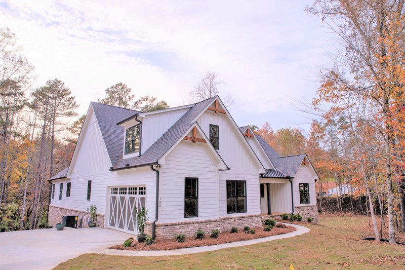 Architectural House Design - Farmhouse Plan 927-980 Front Left Exterior