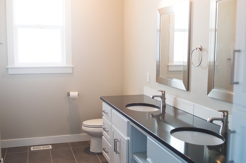 Home Plan - Interior - Master Bathroom 1 for Craftsman House Plan #1070-20 - 4 bed, 3 bath