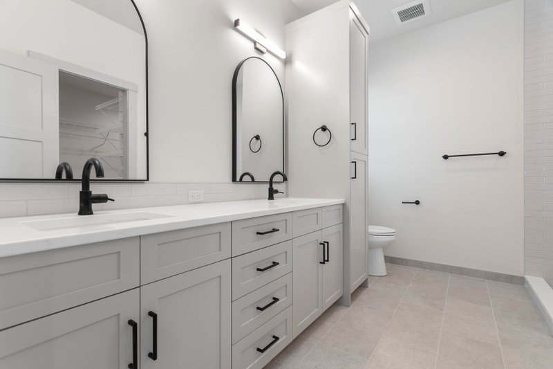 House Blueprint - Interior - Master Bathroom for Contemporary House Plan #1070-273 - 4 bed, 2.5 bath