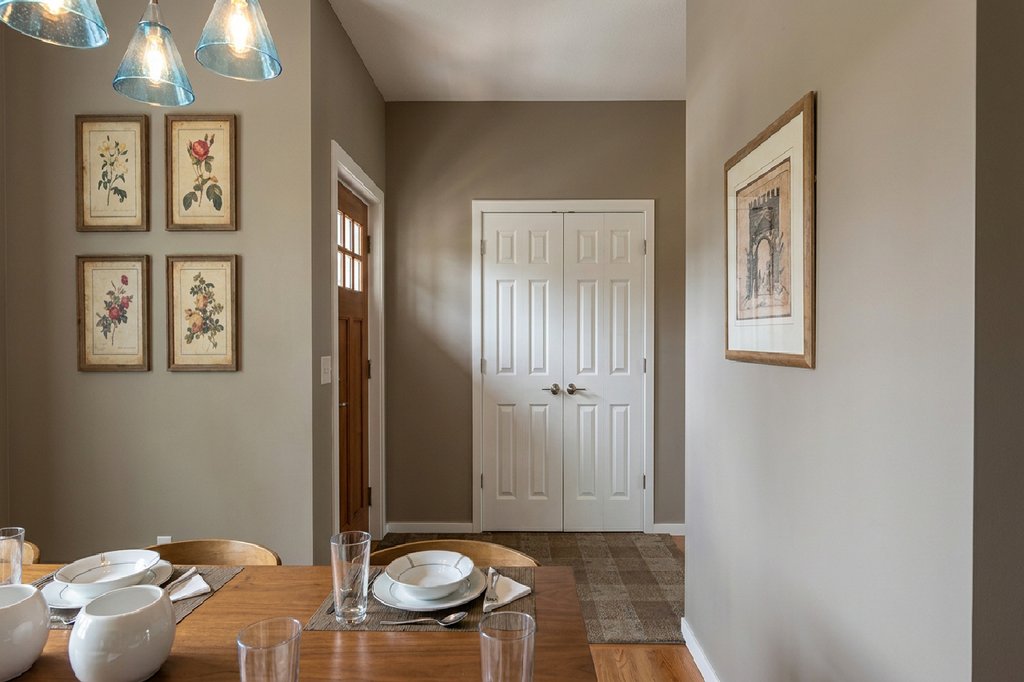 Interior - Entry for Farmhouse House Plan #126-265 - 3 bed, 2 bath