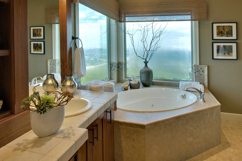 Home Plan - Interior - Master Bathroom for Craftsman House Plan #124-753 - 3 bed, 3.5 bath