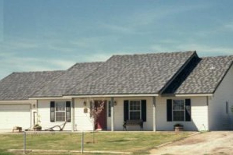 Dream House Plan - Ranch Exterior - Front Elevation Plan #1-524