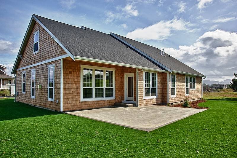 Home Plan - Rear View - 2000 square foot Craftsman home
